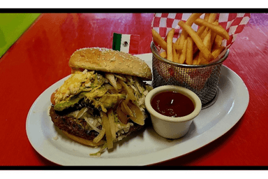 Portales Smashed Burger (W/ FRIES)